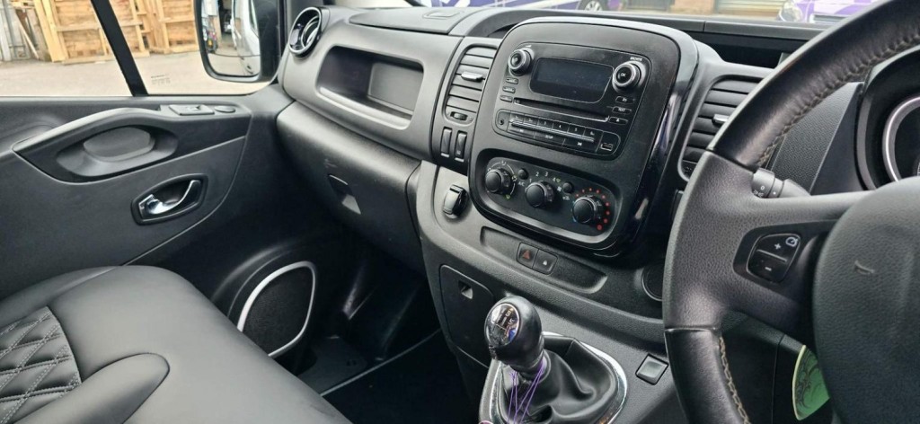 VAUXHALL VIVARO