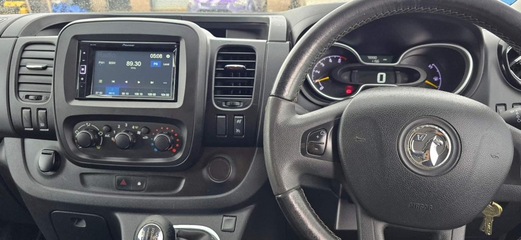 VAUXHALL VIVARO