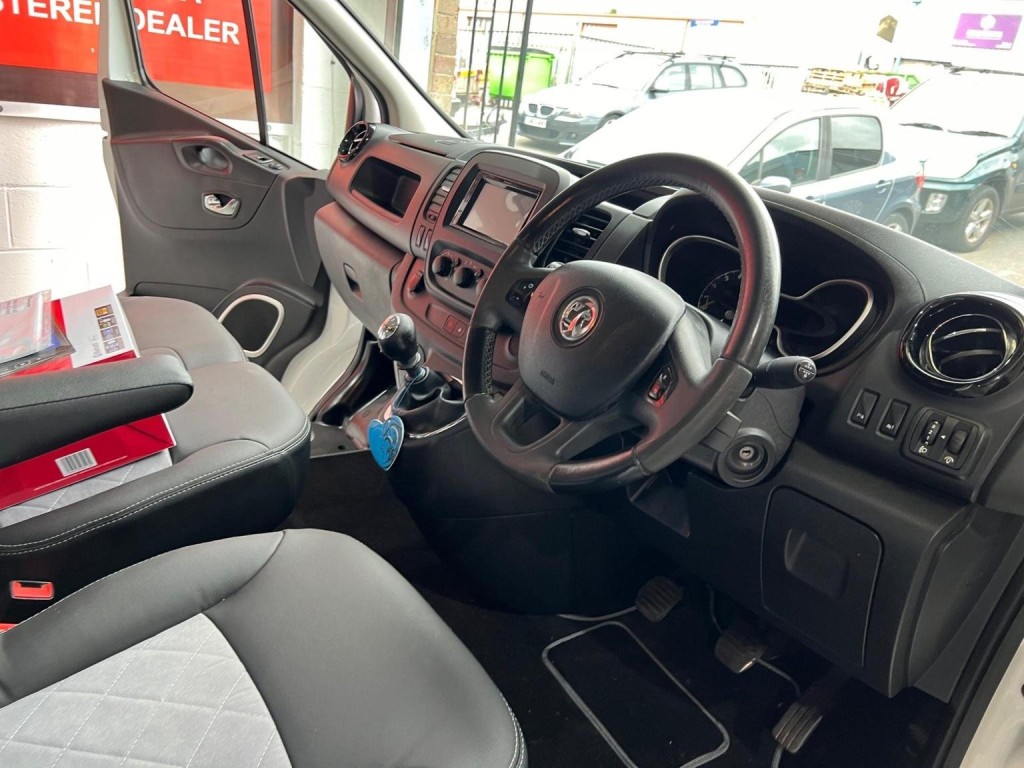 VAUXHALL VIVARO