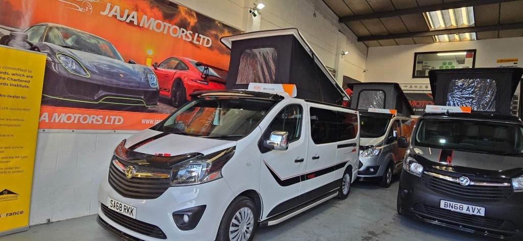 VAUXHALL VIVARO
