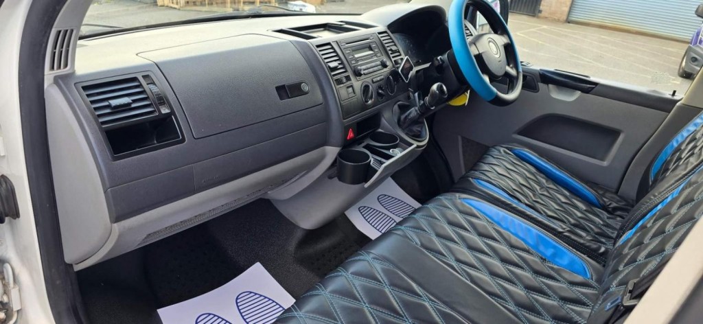 VOLKSWAGEN TRANSPORTER