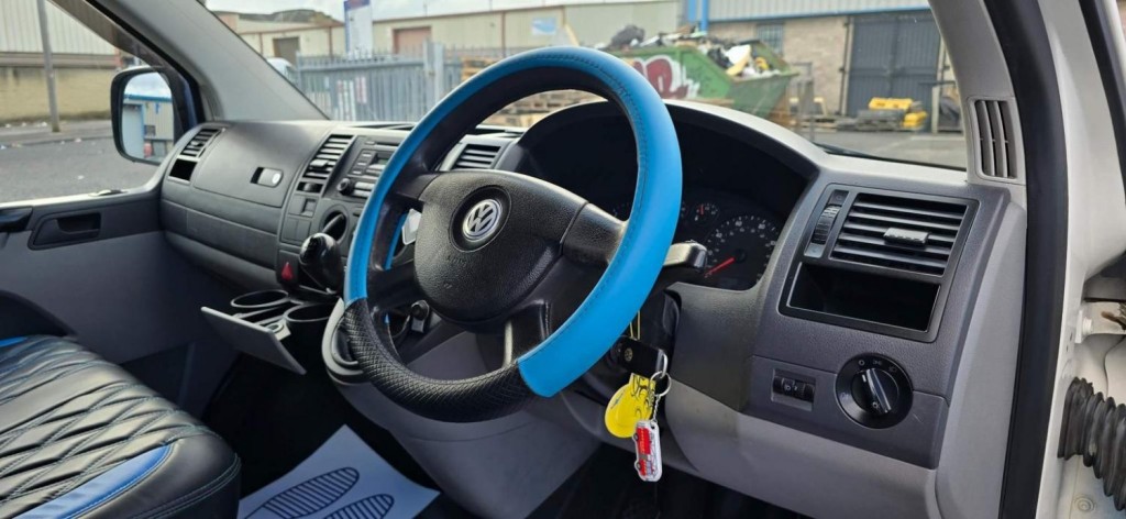 VOLKSWAGEN TRANSPORTER