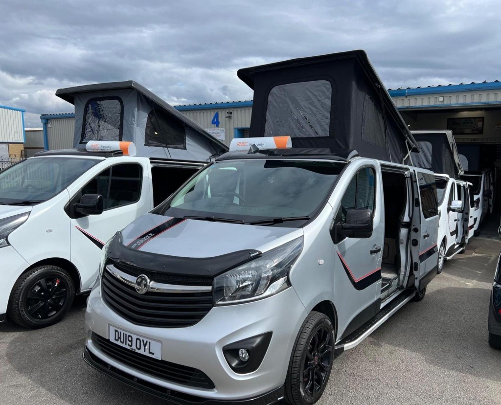 VAUXHALL VIVARO