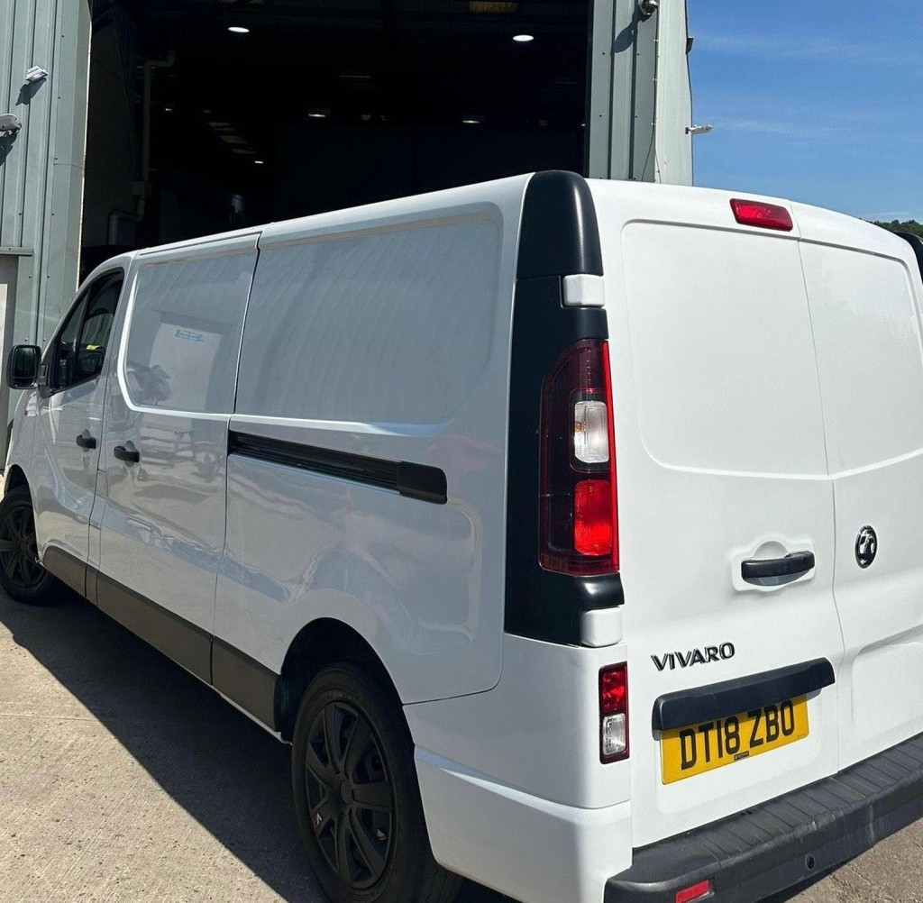 VAUXHALL VIVARO