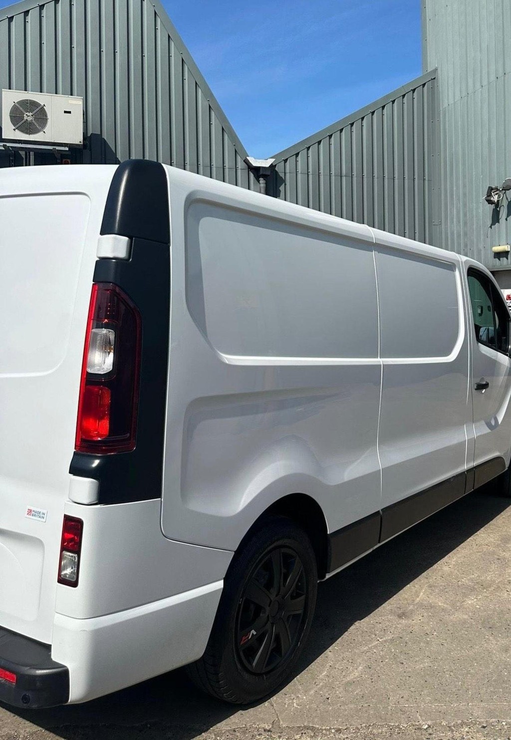 VAUXHALL VIVARO