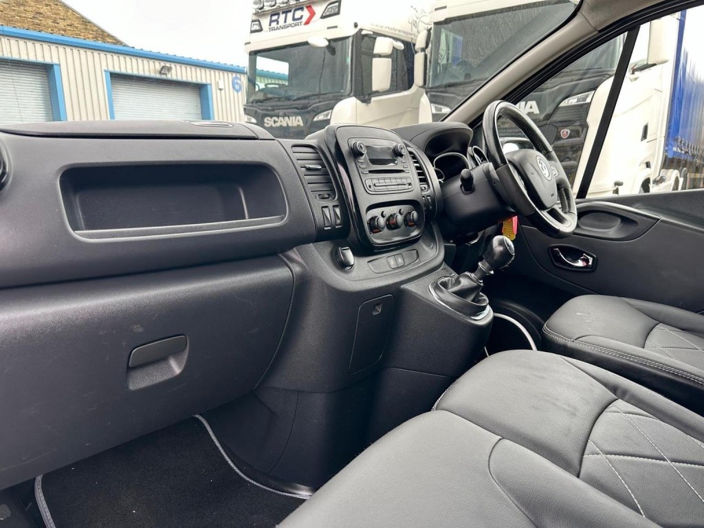 VAUXHALL VIVARO