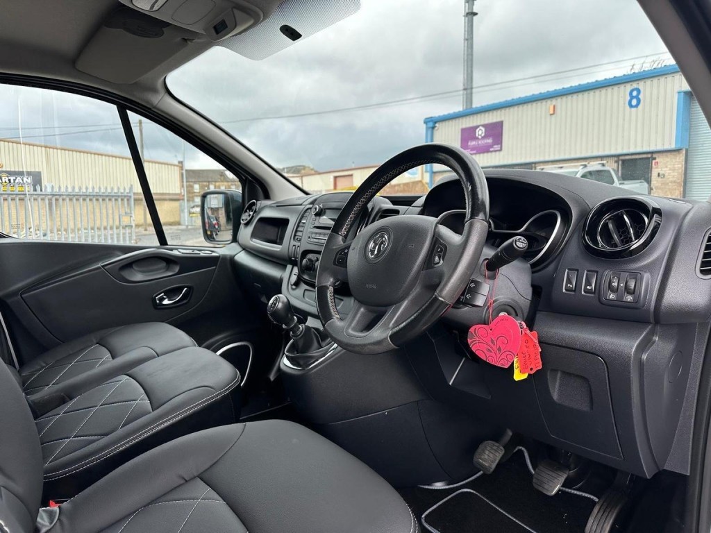 VAUXHALL VIVARO