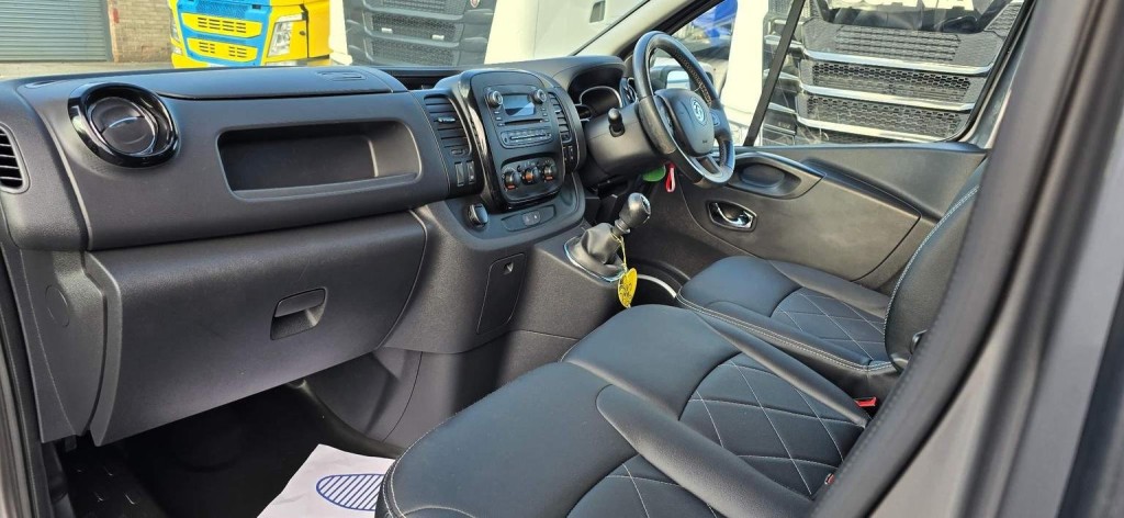 VAUXHALL VIVARO