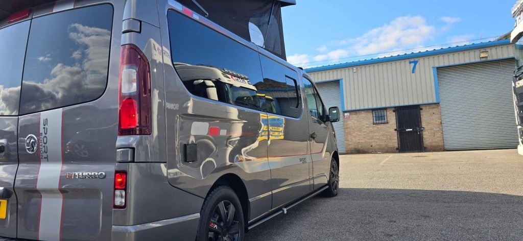 VAUXHALL VIVARO