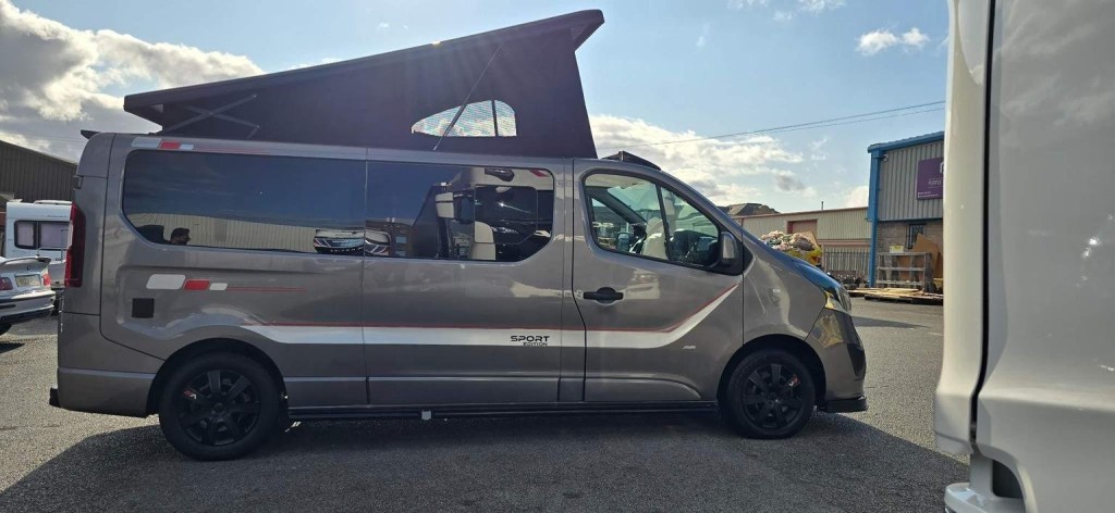 VAUXHALL VIVARO