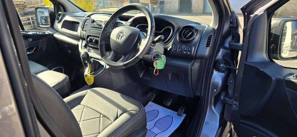 VAUXHALL VIVARO