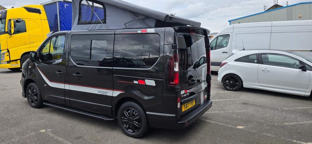 VAUXHALL VIVARO