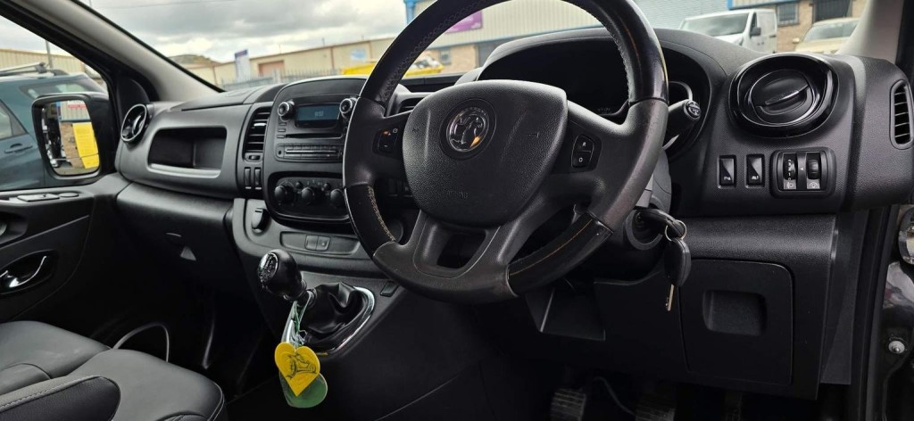 VAUXHALL VIVARO