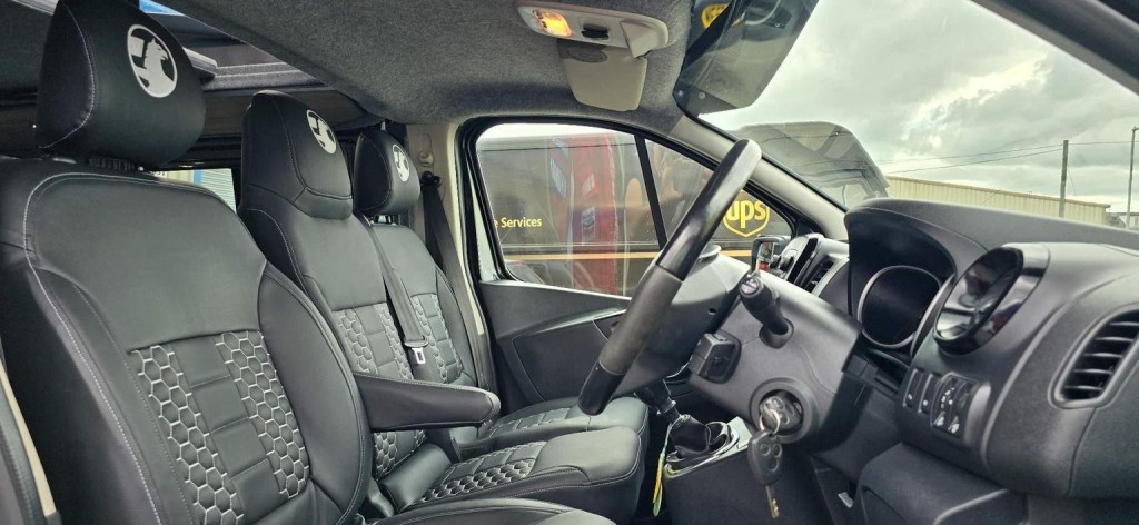 VAUXHALL VIVARO