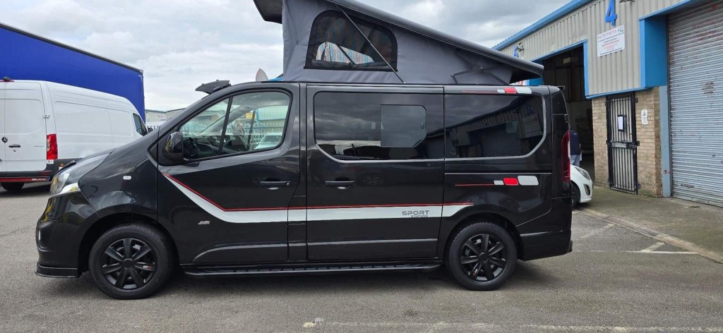 VAUXHALL VIVARO
