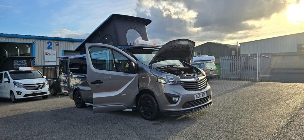 VAUXHALL VIVARO