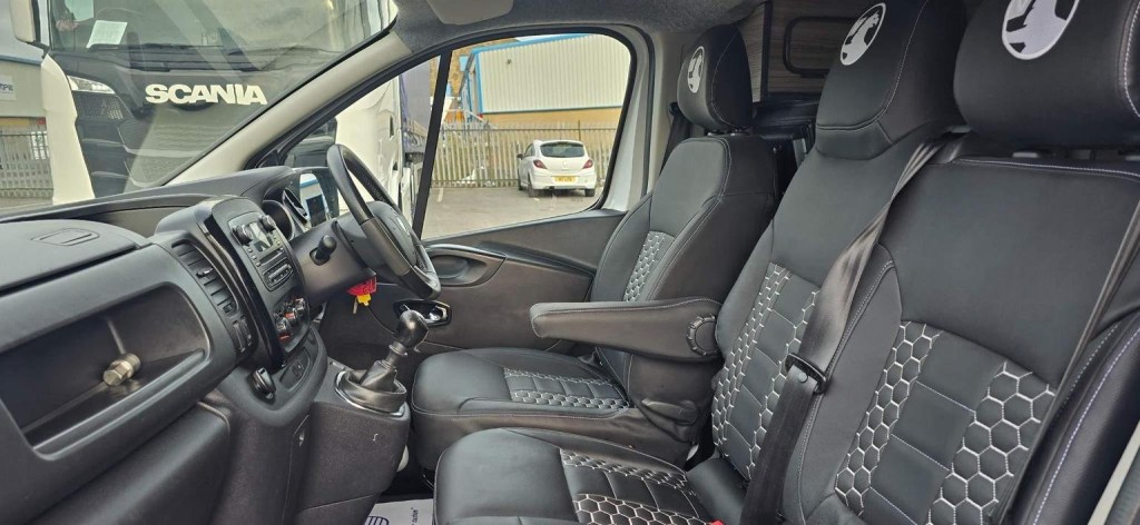 VAUXHALL VIVARO