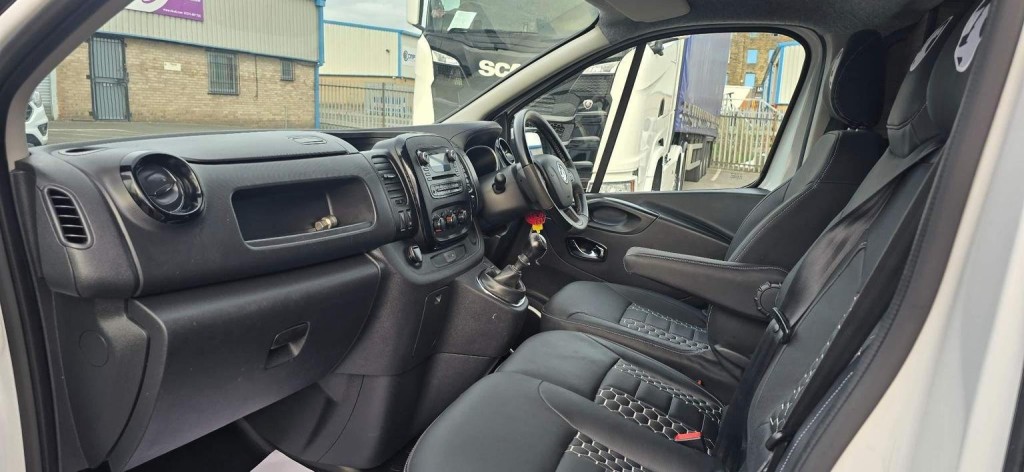 VAUXHALL VIVARO