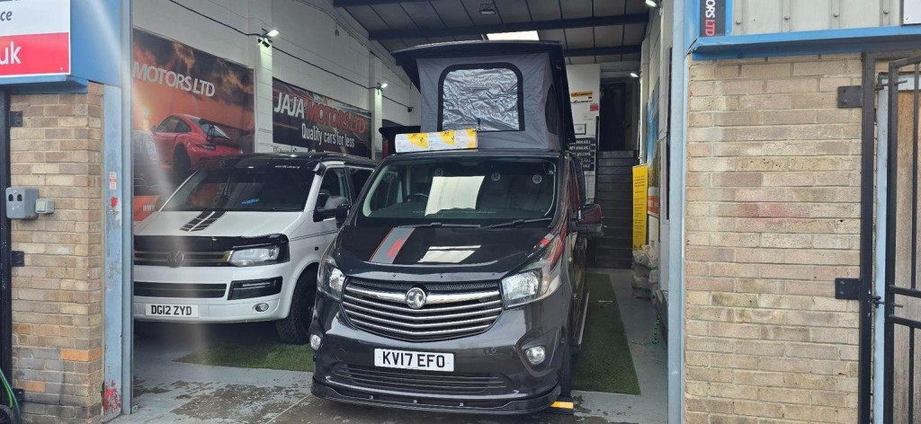 VAUXHALL VIVARO