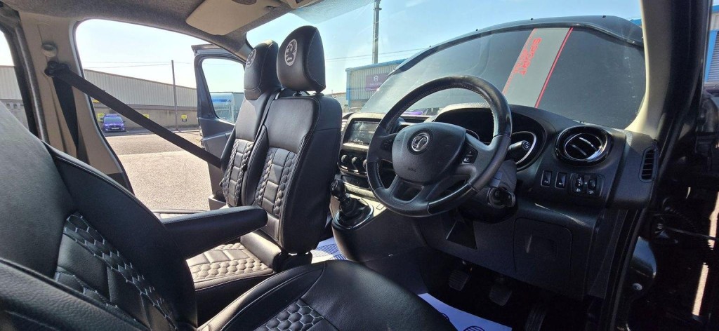 VAUXHALL VIVARO