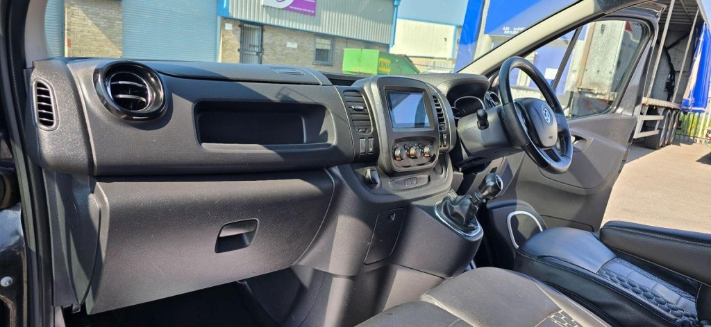 VAUXHALL VIVARO