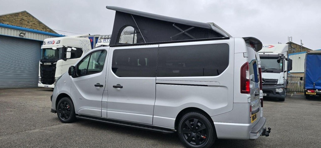VAUXHALL VIVARO