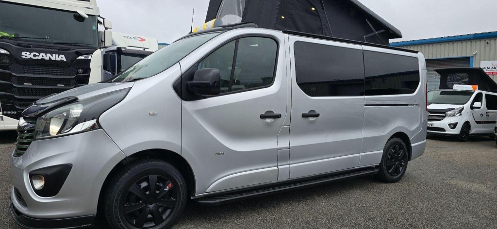 VAUXHALL VIVARO