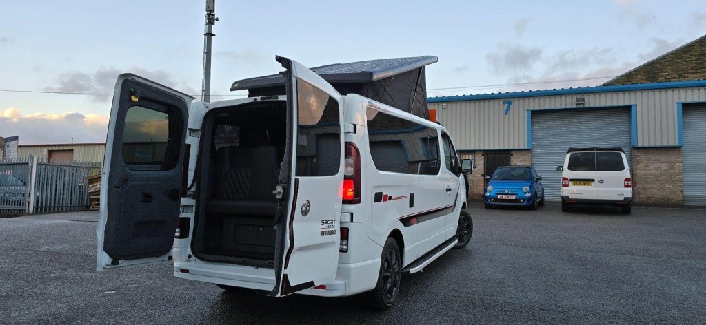 VAUXHALL VIVARO