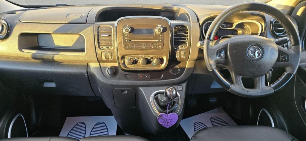 VAUXHALL VIVARO
