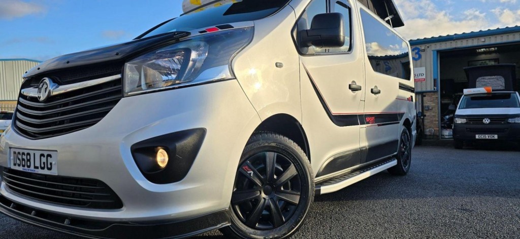 VAUXHALL VIVARO