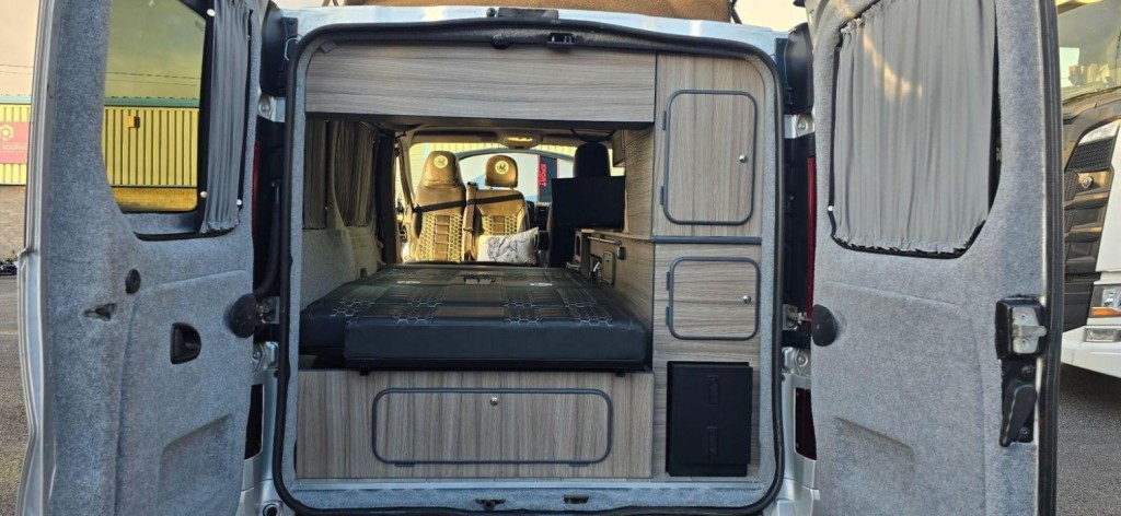 VAUXHALL VIVARO