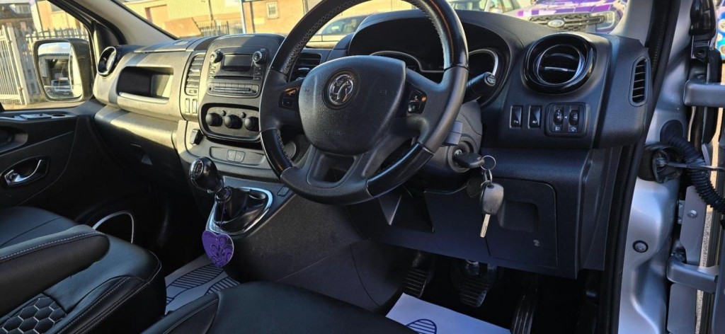 VAUXHALL VIVARO