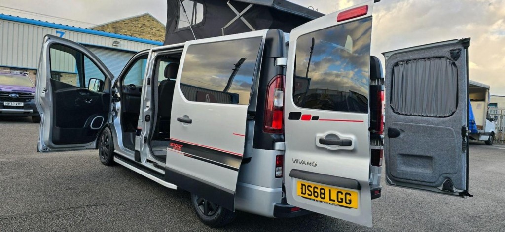 VAUXHALL VIVARO