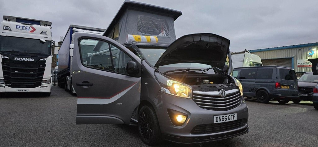 VAUXHALL VIVARO