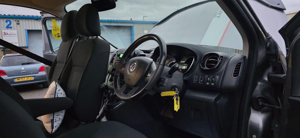 VAUXHALL VIVARO