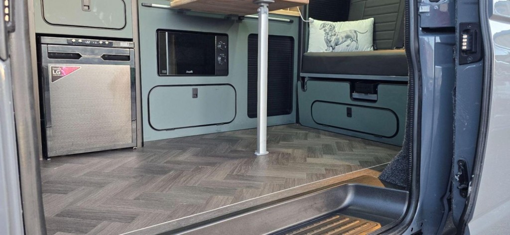 VOLKSWAGEN TRANSPORTER