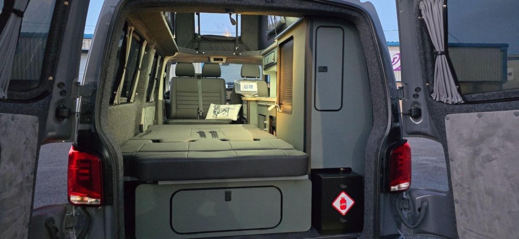 VOLKSWAGEN TRANSPORTER