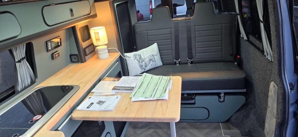 VOLKSWAGEN TRANSPORTER