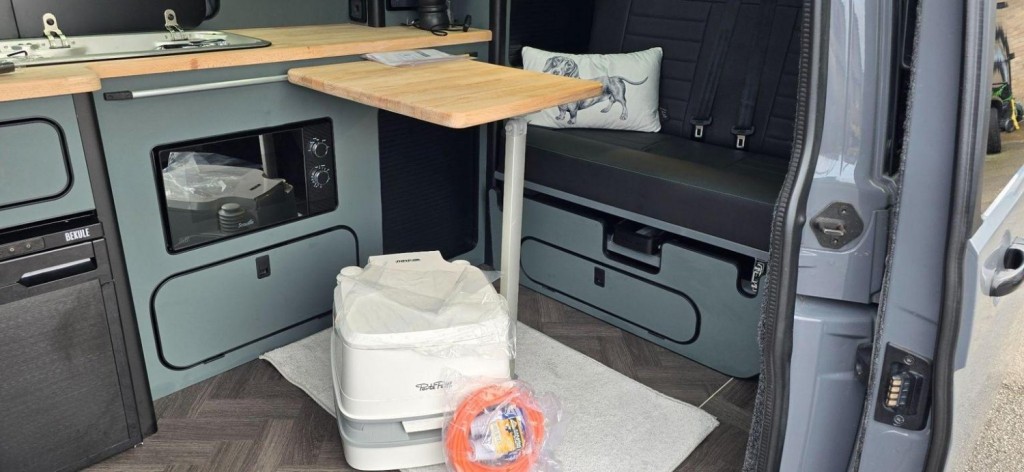 VOLKSWAGEN TRANSPORTER