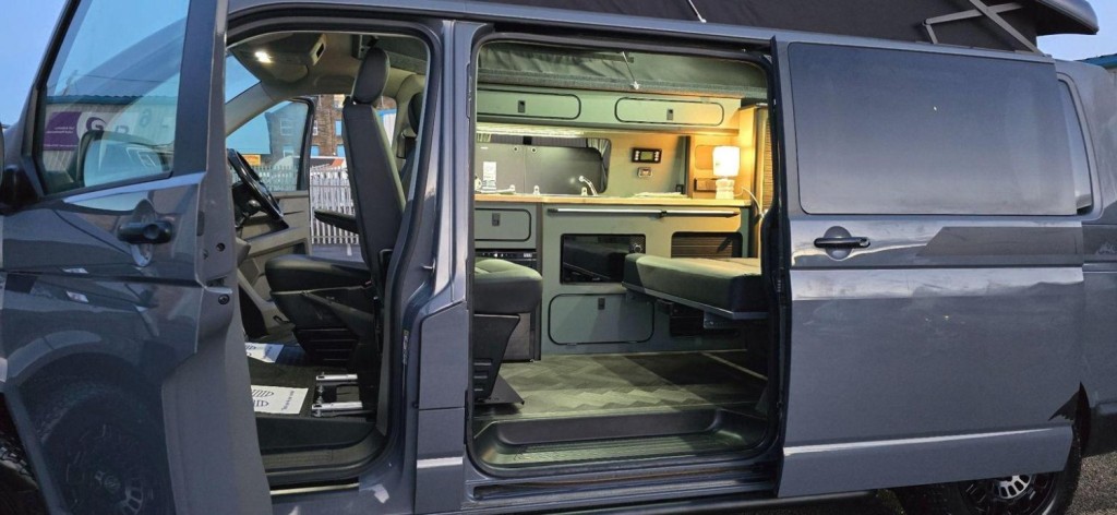 VOLKSWAGEN TRANSPORTER