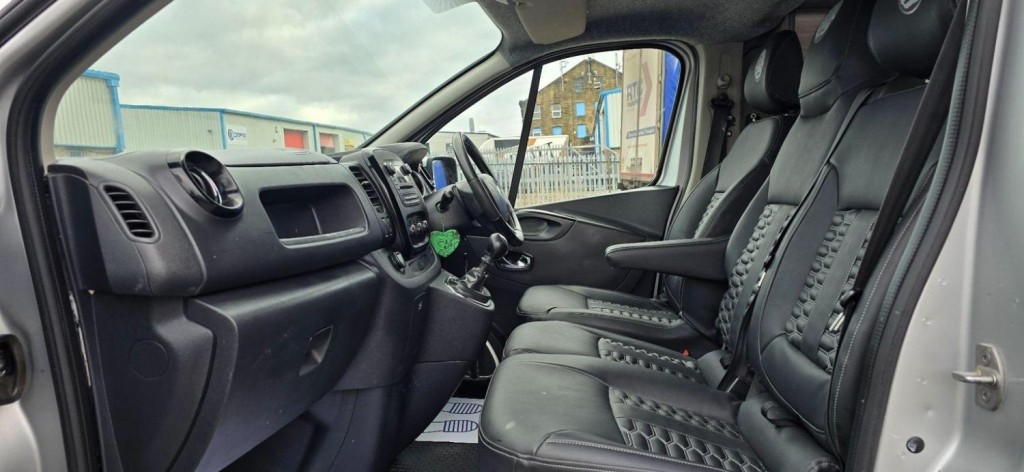 VAUXHALL VIVARO