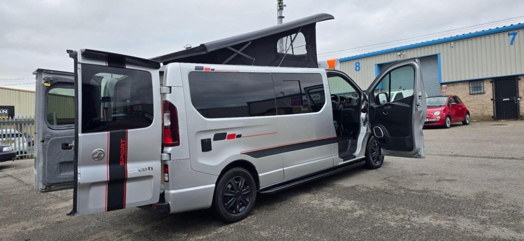 VAUXHALL VIVARO