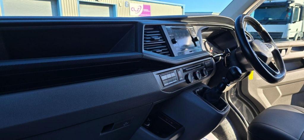 VOLKSWAGEN TRANSPORTER