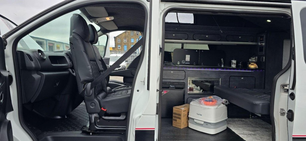 VAUXHALL VIVARO