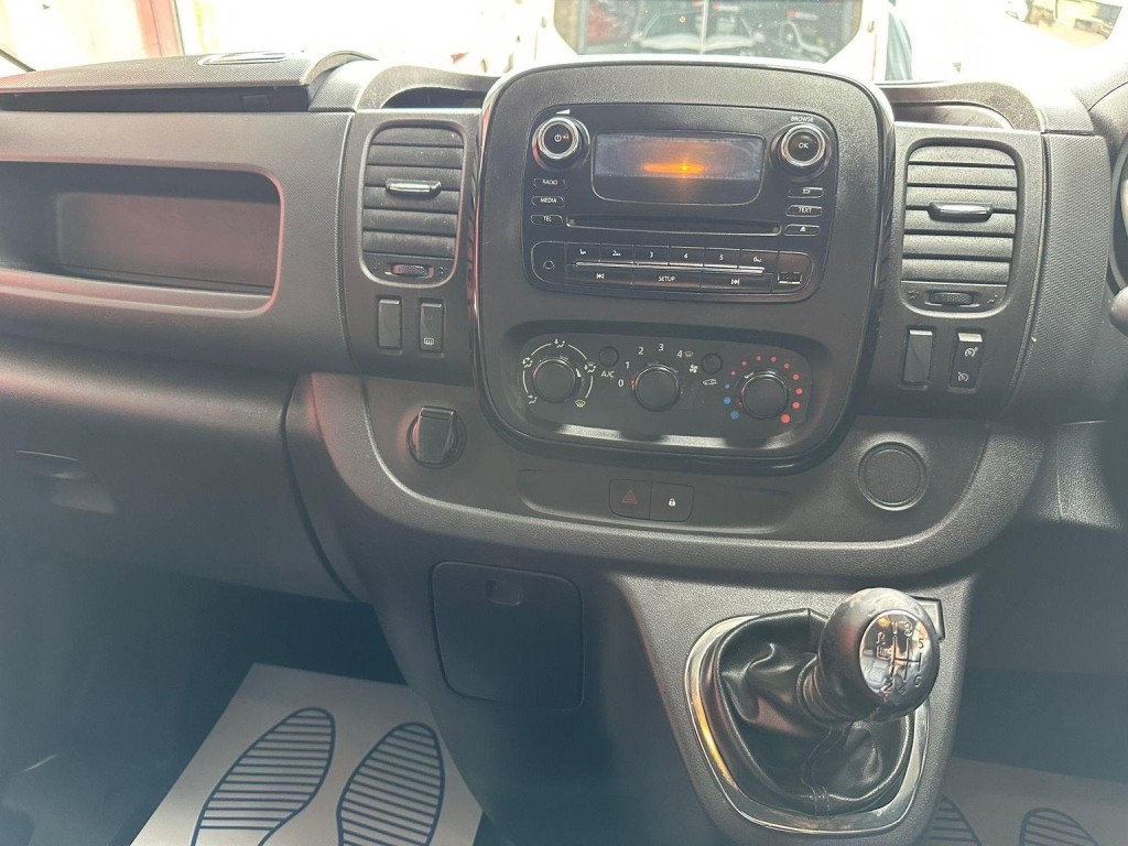 VAUXHALL VIVARO