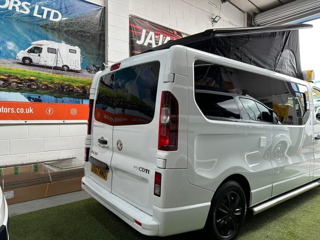 VAUXHALL VIVARO