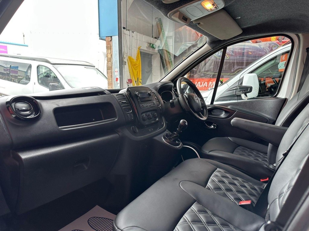 VAUXHALL VIVARO