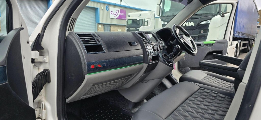 VOLKSWAGEN TRANSPORTER