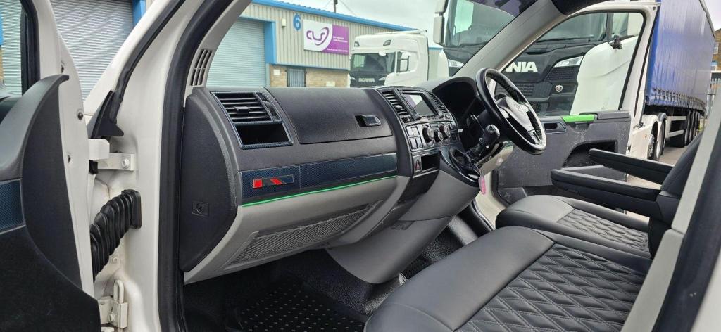 VOLKSWAGEN TRANSPORTER