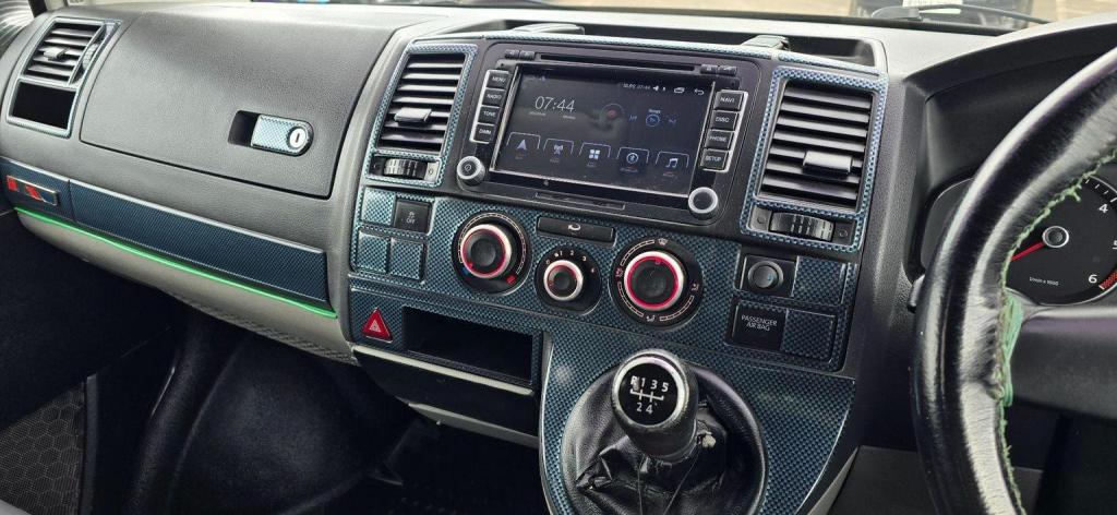 VOLKSWAGEN TRANSPORTER